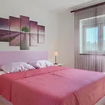 Villa Casa Roza By Guide Pomer